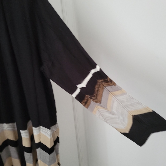 Avenue || (18/20) Black Tan Gray Chevron Open Front Sweater Cardigan - Picture 4 of 7